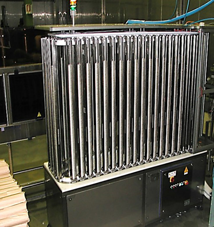 Automazione messa in linea di tappi per lattine