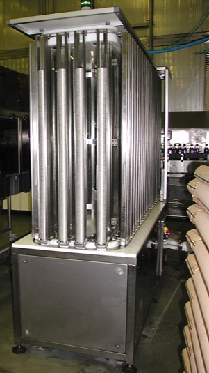 Automazione messa in linea di tappi per lattine